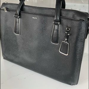Tumi commuter bag with removable shoulder strap
